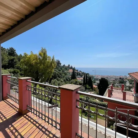 Apartament Breathtaking View, Terrace And Parking Alassio